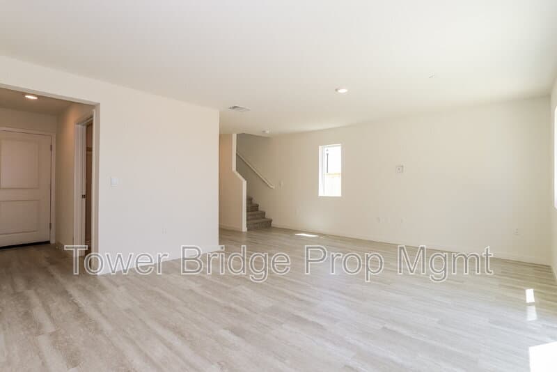Roseville House: 2033 Blue Star Drive