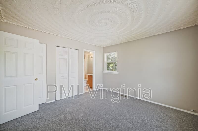 Virginia Beach Townhome: 835 N Buckingham Ct