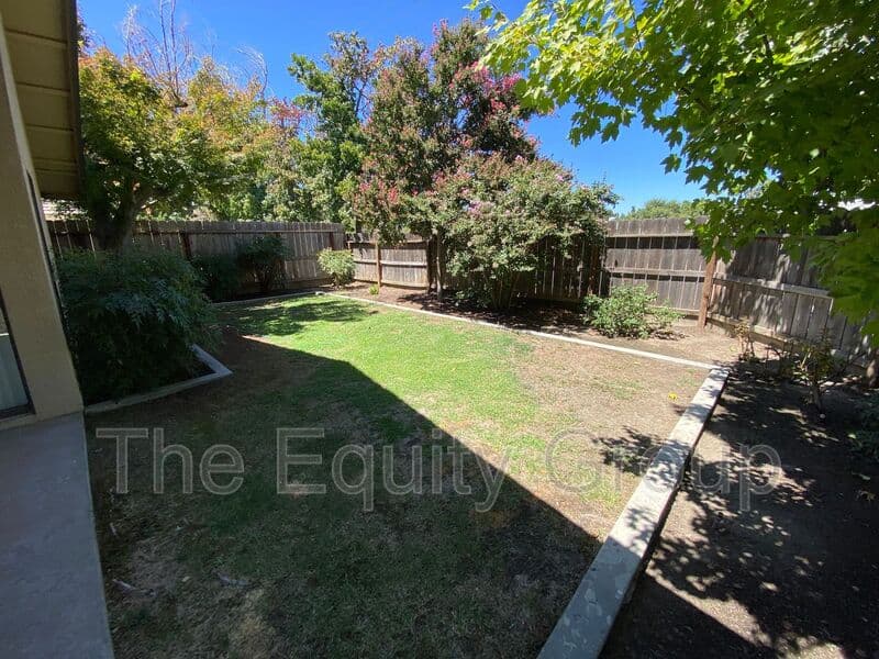 Visalia House: 1348 East Ferguson Court