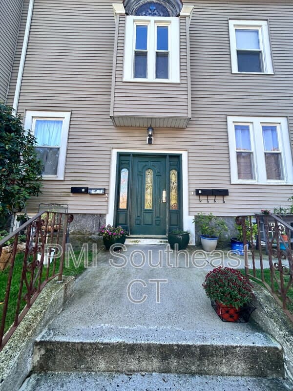 New London Condo: 285 Montauk Avenue