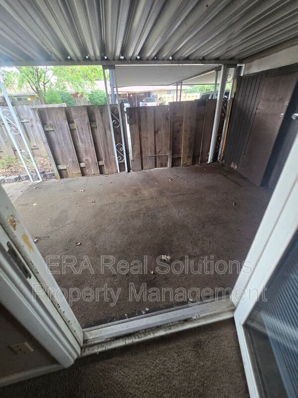 Columbus House: 2324 N WOODBROOK E CR