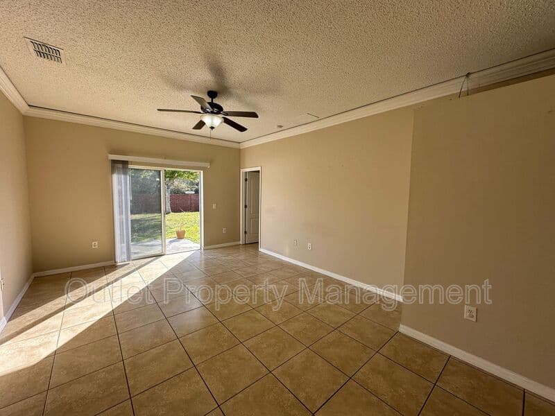 Orlando House: 9356 Monterey Bay Drive
