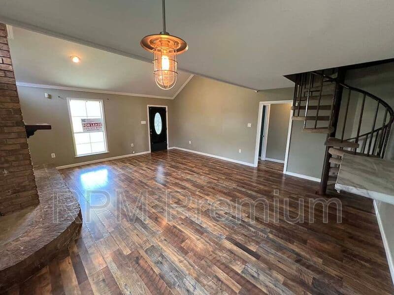 Denham Springs House: 8725 Fairoaks St