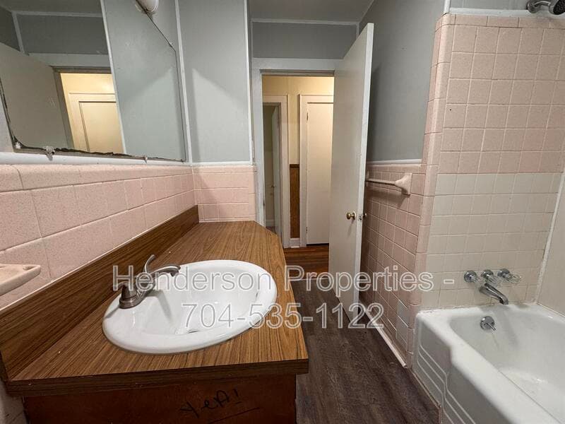 Statesville House: 634 N Kelly Street
