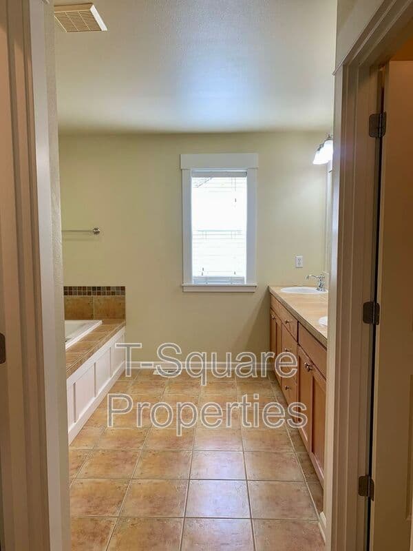 Redmond House: 11842 173rd Pl NE