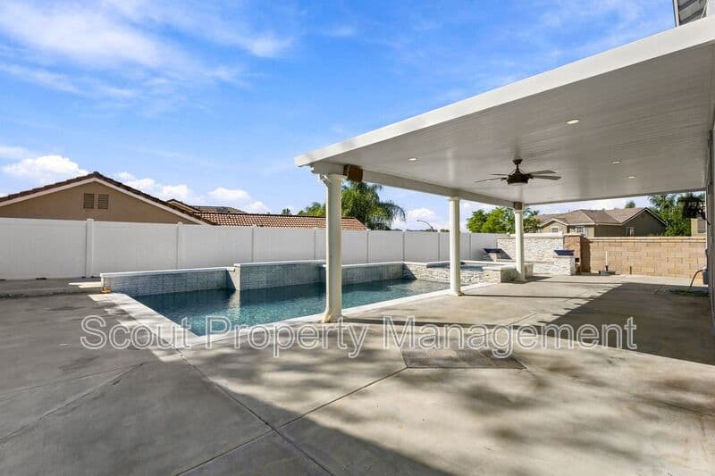 Menifee House: 28629 Maplewood Drive