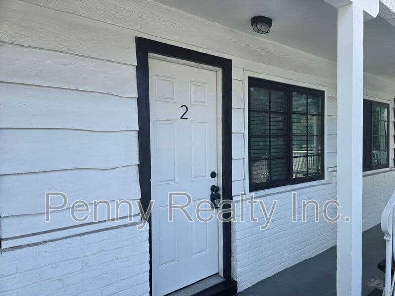 San Diego House: 3989 Haines St