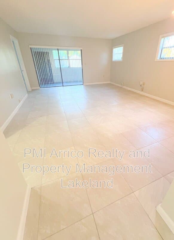 Bartow Condo: 265 Fleetwood Ave