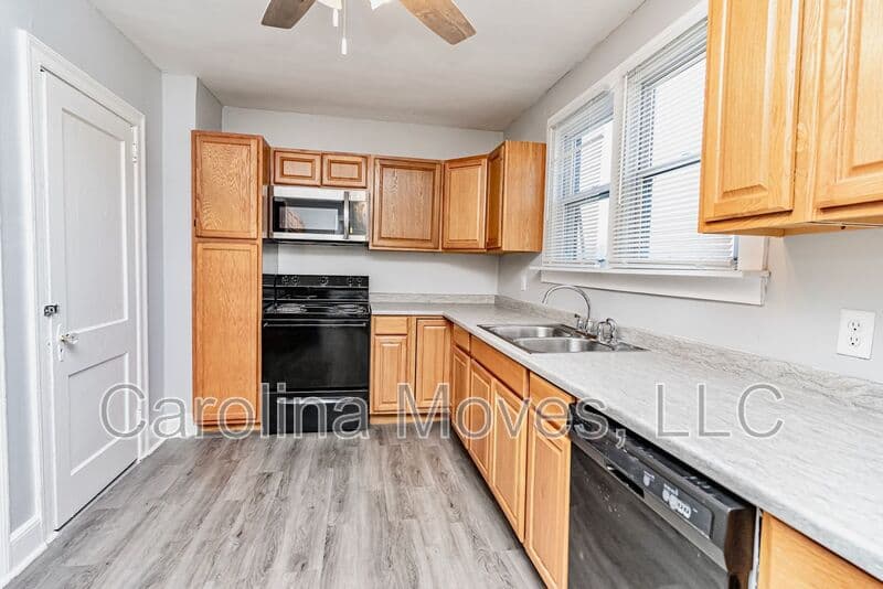 Spartanburg House: 202 Brookwood Terrace