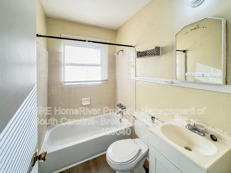 Columbia House: 2413 Laurel St