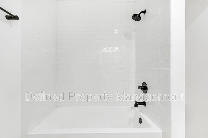 Los Angeles Condo: 12420 Woodgreen St