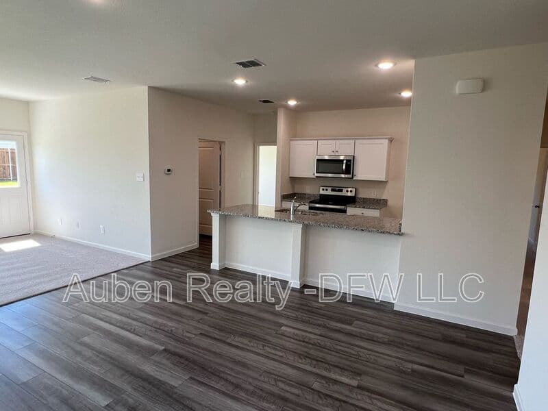 Lavon House: 752 Richmond Drive