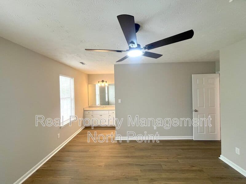 College Park Condo: 5843 Summerglen Ln