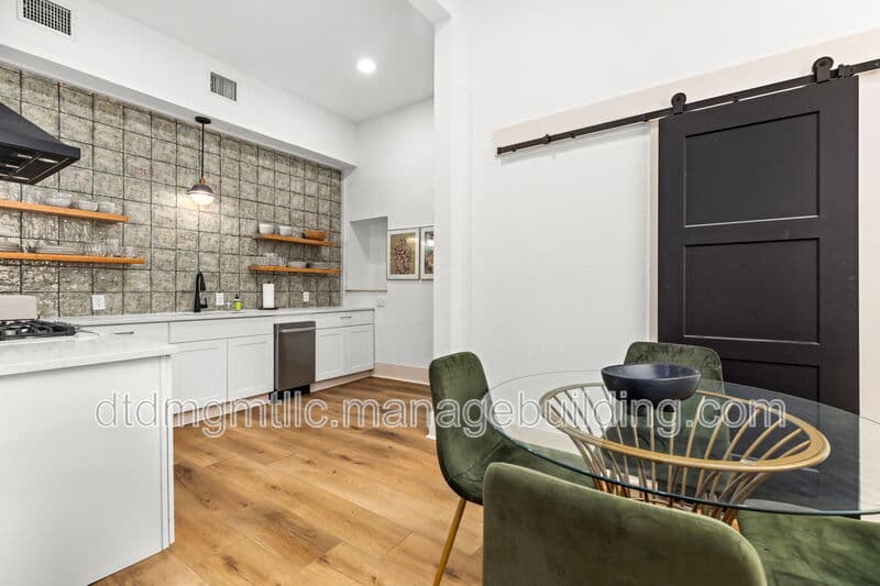San Antonio Condo: 110 East Craig Place