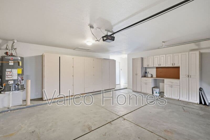 Gilbert House: 526 E Sheffield Ave