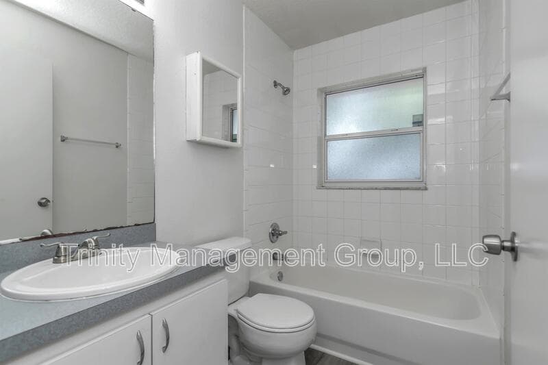 Ocala House: 2405 Southeast 46th Court