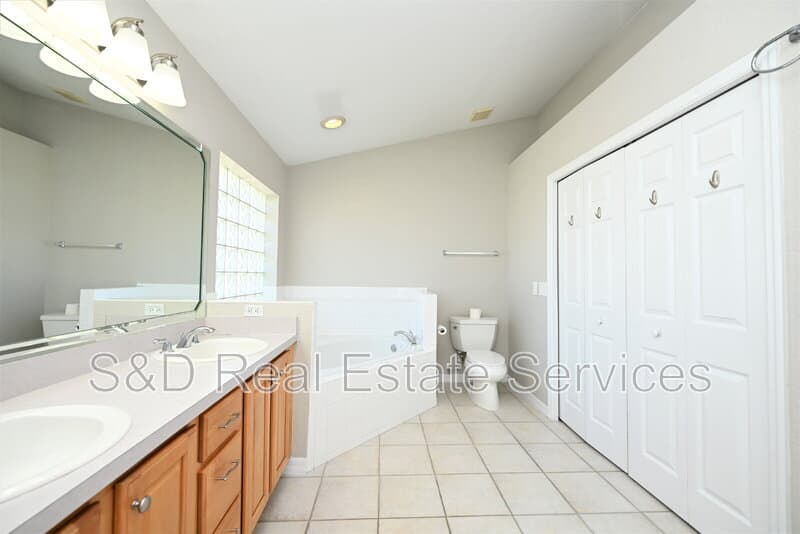 Lakeland House: 3518 Remington Oaks Way