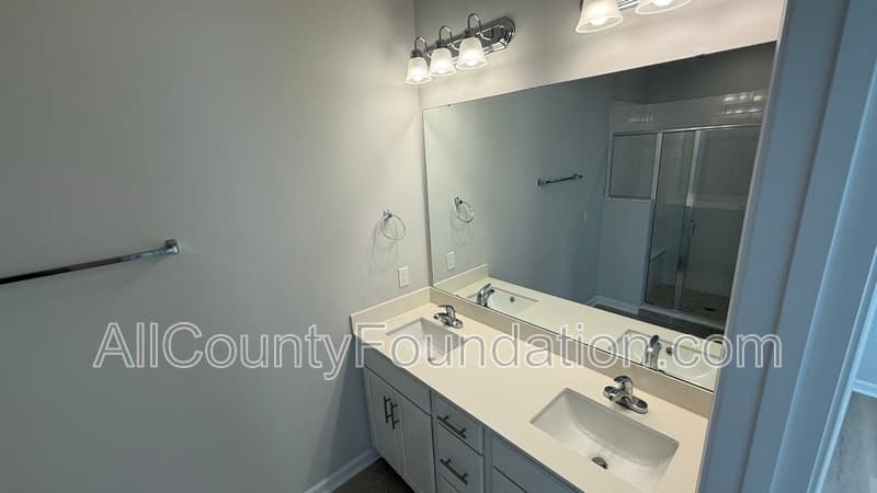 Summerville House: 612 Southview Lane