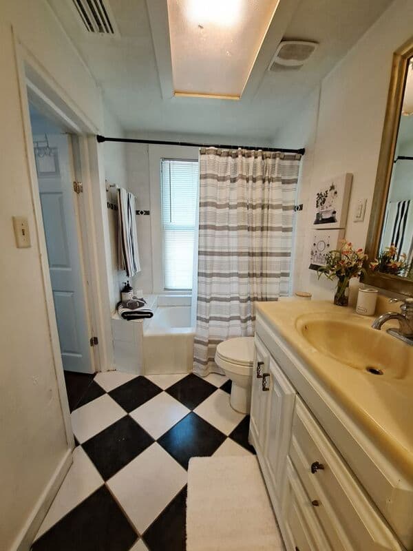 Deland Condo: 206 E Howry Ave
