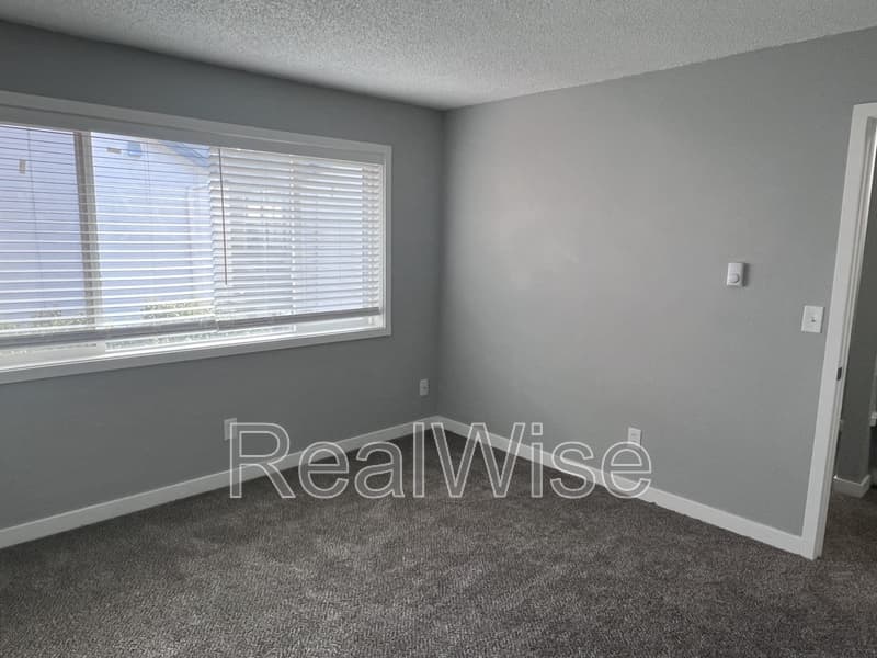 Portland Townhome: 2349 SE 135th Ave