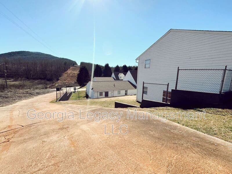 Cleveland House: 896 Campbell Street