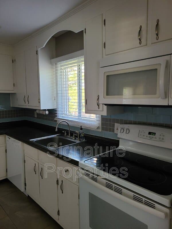 Henrico House: 9302 Huron Ave