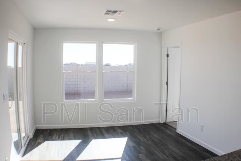 Casa Grande House: 1389 East Jaycie Lane