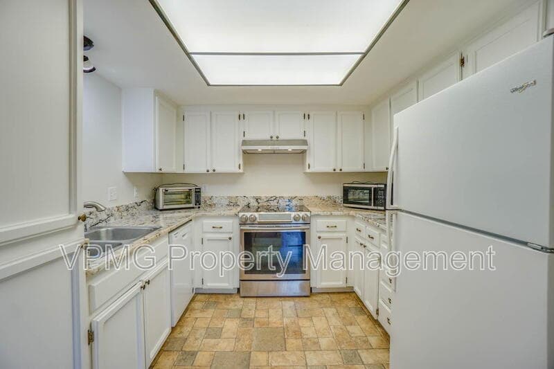 Vancouver Condo: 605 SE 121st Ave