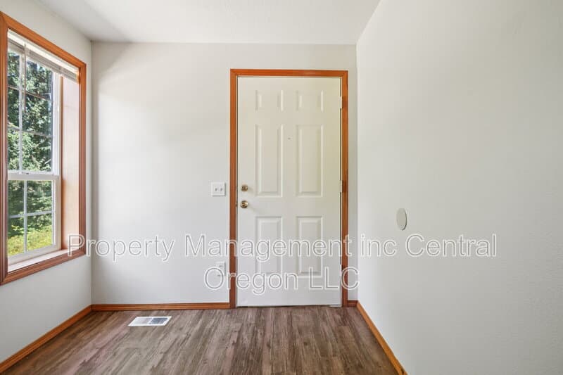 Hubbard Townhome: 2110 Baines Blvd