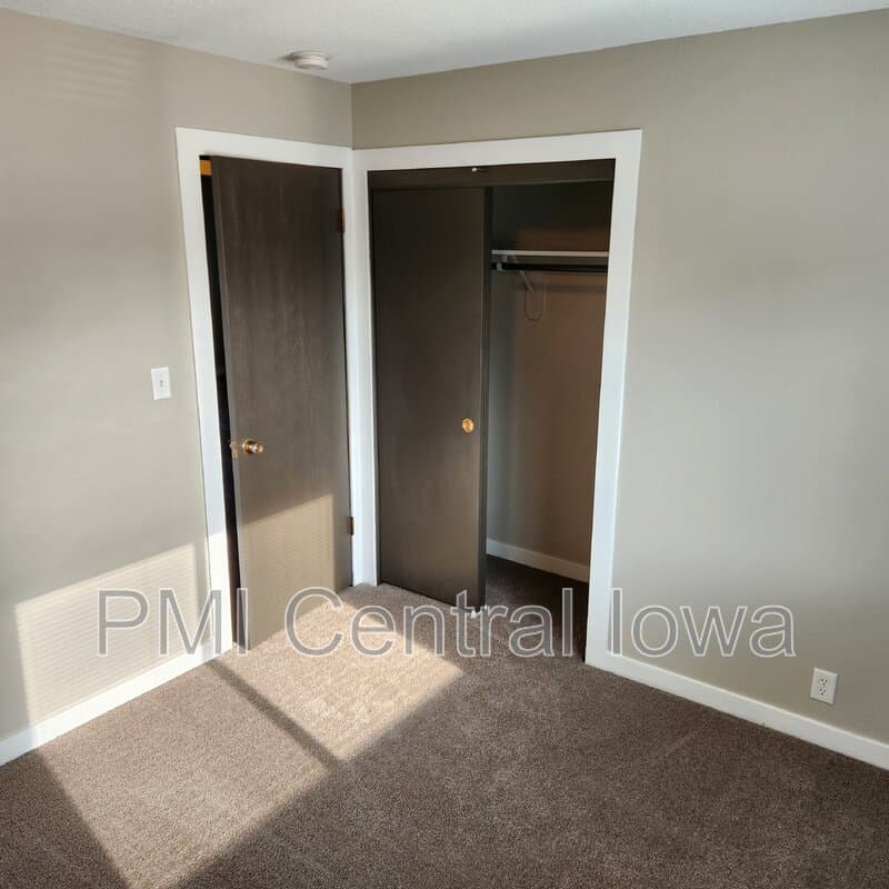 Waukee Condo: 450 Laurel St