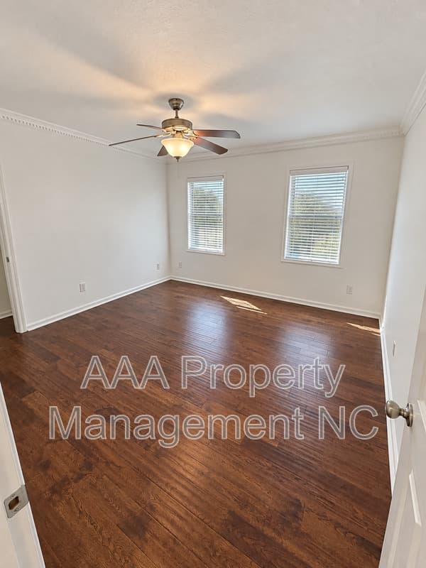 Fayetteville House: 1903 Ellie st