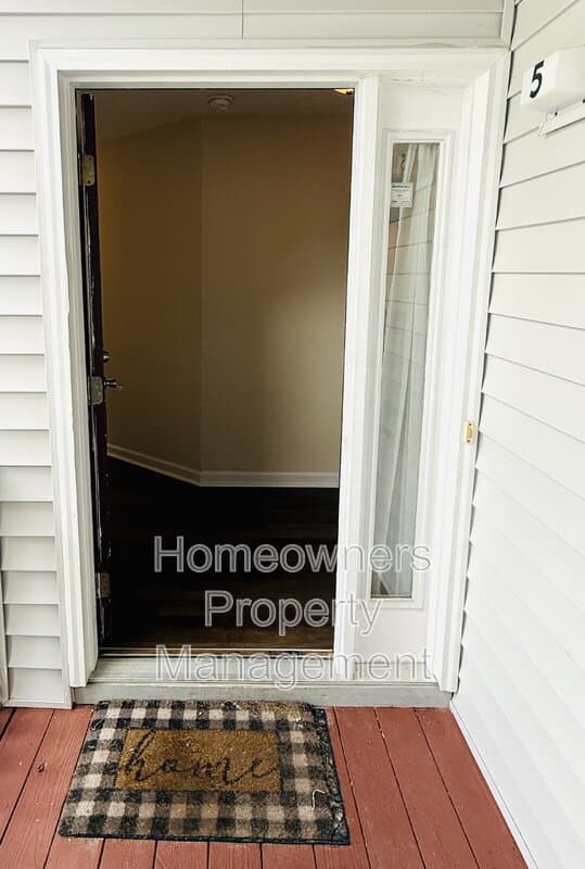 Fayetteville House: 349-5 Waterdown Dr