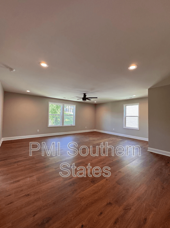 Greenville House: 711 Rockcliff St