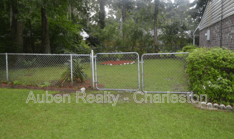 Charleston House: 1992 Beechnut St