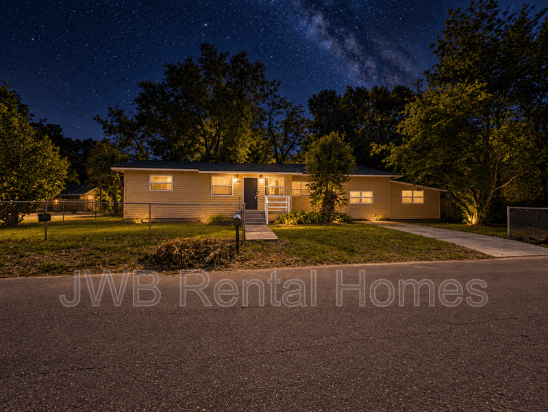 Jacksonville House: 2421 Barnett St