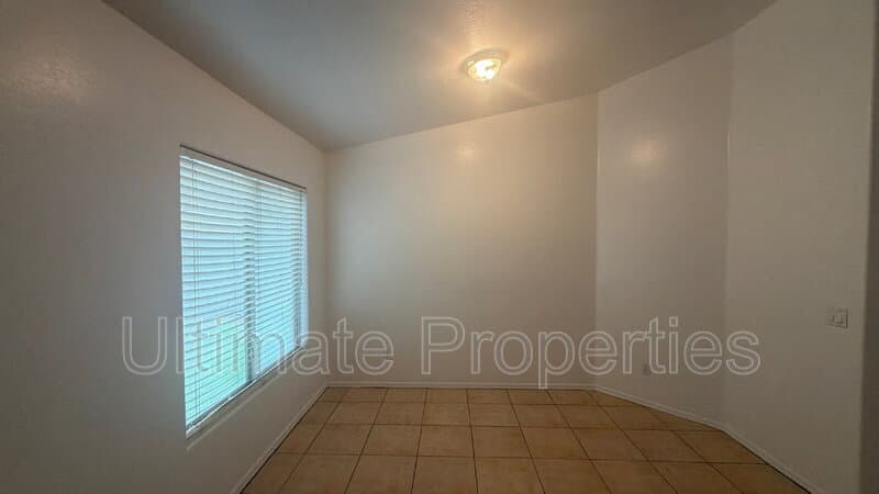 Glendale House: 7145 W Maryland Ave