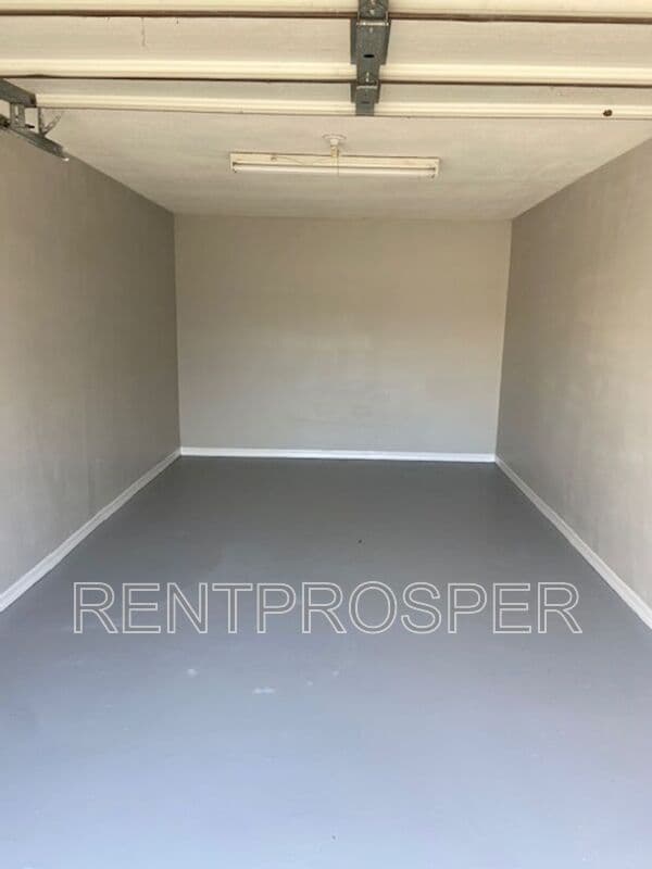 Melbourne House: Coral Gardens Garage 16