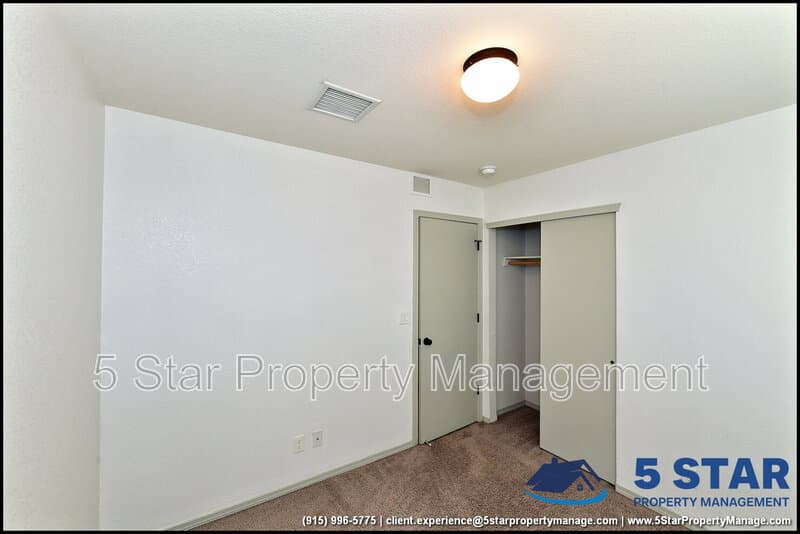 El Paso House: 872 Colbert Shapleigh Place !!