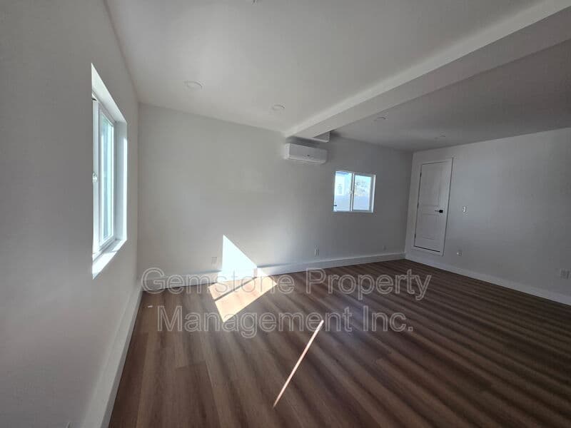 San Diego House: 5387 Brockbank Pl