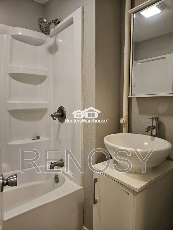 Des Moines House: 1210 West Street