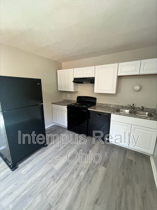 Cincinnati House: 6939 Gracely Dr