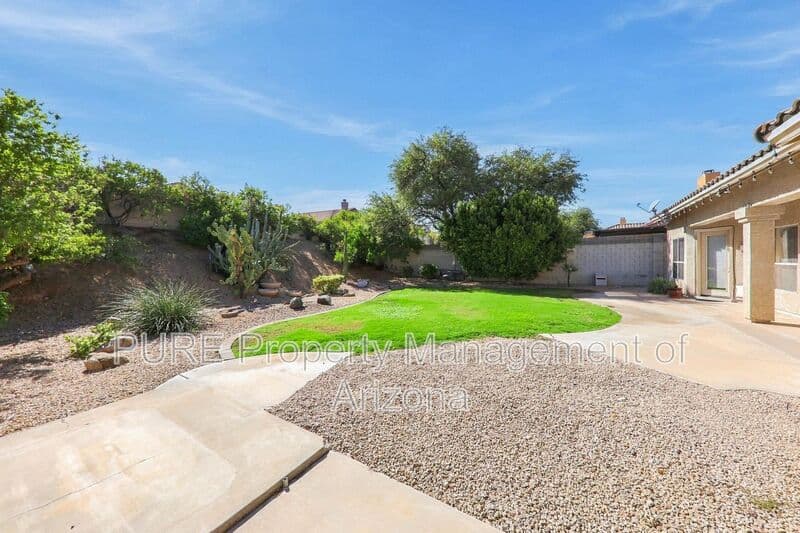 Phoenix House: 1619 E Kathleen Rd