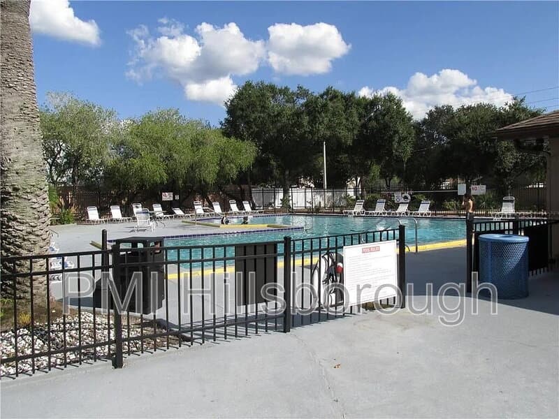 Brandon House: 914 Burlwood Street