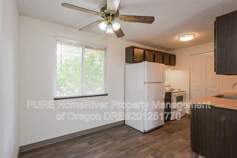 Portland Apartment: 14124-14212 NE Sandy Blvd