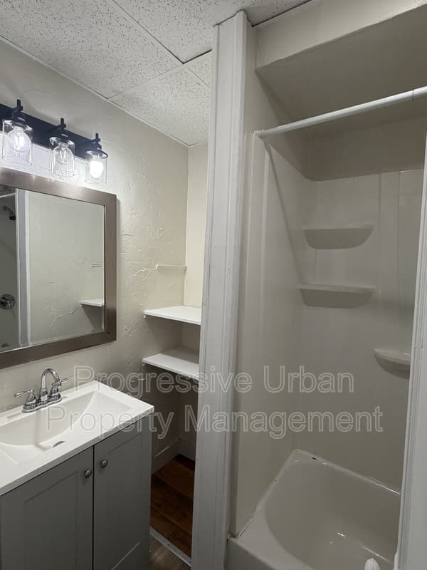 Cleveland Condo: 4609 Behrwald Avenue - Upstairs
