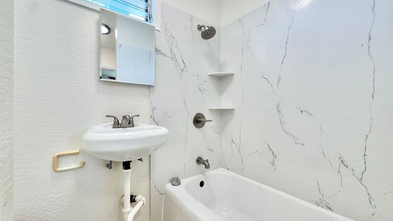 Kailua House: 421 C Olomana Street