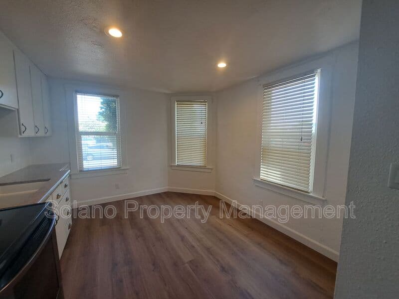 Vacaville Condo: 100 Luzena Ave