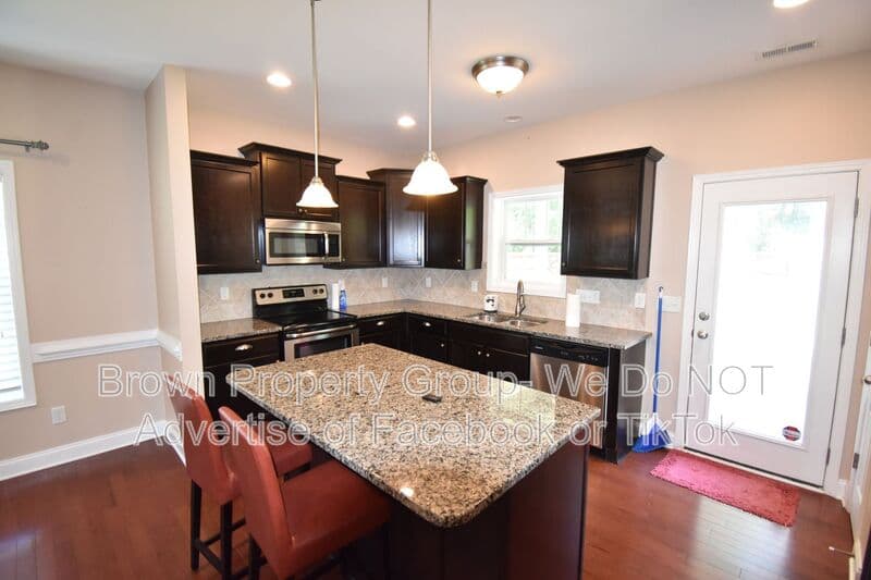 Fayetteville House: 4221 Raccoon Path