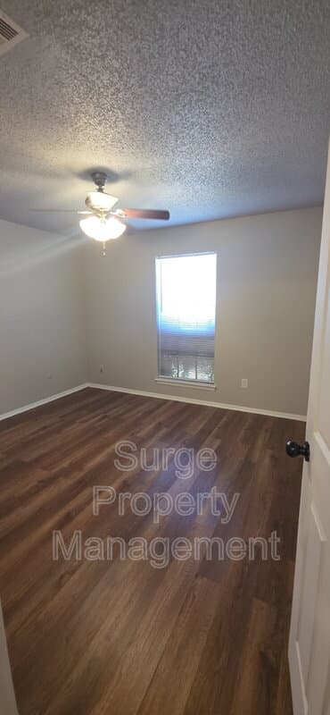 Benbrook Condo: 233 Vista Way