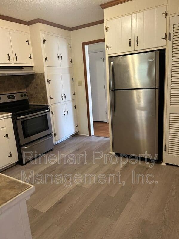 Rock Hill House: 1232 Melrose Drive